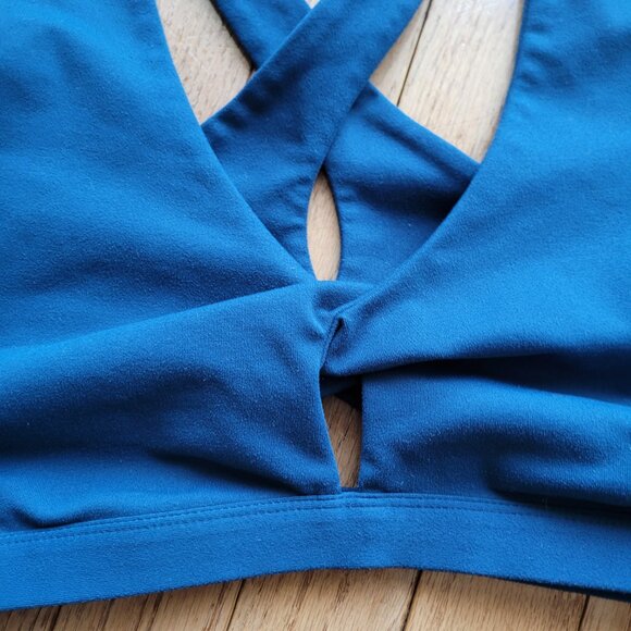 Fabletics Caribbean Blue Oasis Twist-Front Sports Bra XL - Picture 2 of 9